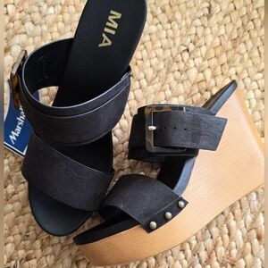 Brand NWT Mia Wedges